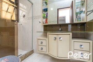 Casa à venda com 272m², 4 dormitórios, 2 suítes, 4 vagas, no bairro Ipanema em Porto Alegre