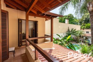 Casa à venda com 272m², 4 dormitórios, 2 suítes, 4 vagas, no bairro Ipanema em Porto Alegre