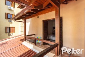 Casa à venda com 272m², 4 dormitórios, 2 suítes, 4 vagas, no bairro Ipanema em Porto Alegre