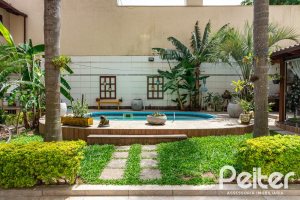 Casa à venda com 272m², 4 dormitórios, 2 suítes, 4 vagas, no bairro Ipanema em Porto Alegre