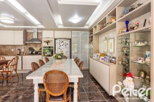 Casa à venda com 272m², 4 dormitórios, 2 suítes, 4 vagas, no bairro Ipanema em Porto Alegre