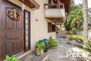 Casa à venda com 272m², 4 dormitórios, 2 suítes, 4 vagas, no bairro Ipanema em Porto Alegre