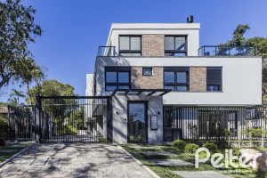 Casa em Condomínio à venda com 293m², 3 dormitórios, 3 suítes, 2 vagas, no bairro Tristeza em Porto Alegre