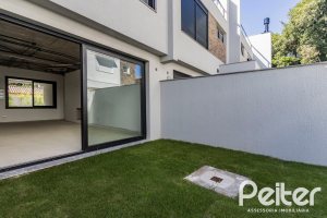 Casa em Condomínio à venda com 293m², 3 dormitórios, 3 suítes, 2 vagas, no bairro Tristeza em Porto Alegre