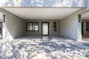 Casa em Condomínio à venda com 293m², 3 dormitórios, 3 suítes, 2 vagas, no bairro Tristeza em Porto Alegre