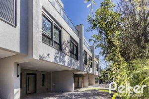 Casa em Condomínio à venda com 293m², 3 dormitórios, 3 suítes, 2 vagas, no bairro Tristeza em Porto Alegre