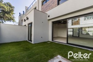 Casa em Condomínio à venda com 293m², 3 dormitórios, 3 suítes, 2 vagas, no bairro Tristeza em Porto Alegre