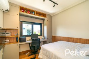 Apartamento à venda com 106m², 3 dormitórios, 1 suíte, 2 vagas, no bairro Tristeza em PORTO ALEGRE