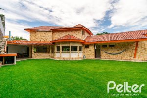 Casa em Condomínio à venda com 390m², 4 dormitórios, 3 suítes, 9 vagas, no bairro Nonoai em Porto Alegre