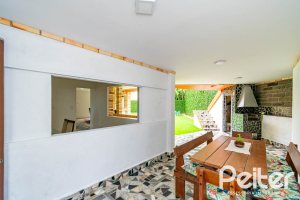 Casa em Condomínio à venda com 390m², 4 dormitórios, 3 suítes, 9 vagas, no bairro Nonoai em Porto Alegre