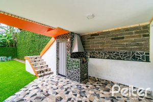 Casa em Condomínio à venda com 390m², 4 dormitórios, 3 suítes, 9 vagas, no bairro Nonoai em Porto Alegre