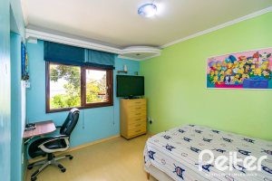 Casa em Condomínio à venda com 390m², 4 dormitórios, 3 suítes, 9 vagas, no bairro Nonoai em Porto Alegre