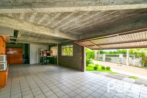 Casa em Condomínio à venda com 390m², 4 dormitórios, 3 suítes, 9 vagas, no bairro Nonoai em Porto Alegre