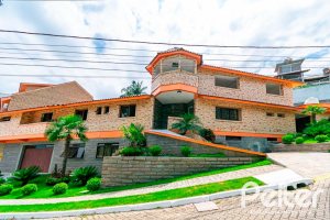 Casa em Condomínio à venda com 390m², 4 dormitórios, 3 suítes, 9 vagas, no bairro Nonoai em Porto Alegre