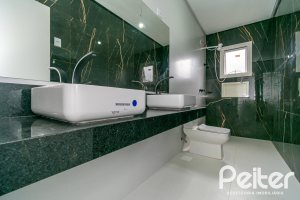 Casa à venda com 206m², 3 dormitórios, 2 suítes, 2 vagas, no bairro Ipanema em Porto Alegre