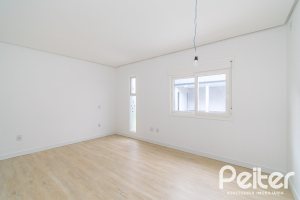 Casa à venda com 206m², 3 dormitórios, 2 suítes, 2 vagas, no bairro Ipanema em Porto Alegre