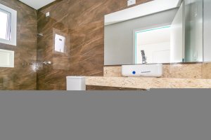 Casa à venda com 206m², 3 dormitórios, 2 suítes, 2 vagas, no bairro Ipanema em Porto Alegre