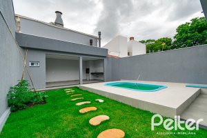 Casa à venda com 206m², 3 dormitórios, 2 suítes, 2 vagas, no bairro Ipanema em Porto Alegre