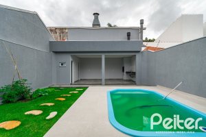 Casa à venda com 206m², 3 dormitórios, 2 suítes, 2 vagas, no bairro Ipanema em Porto Alegre