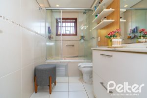 Casa em Condomínio à venda com 194m², 3 dormitórios, 1 suíte, 3 vagas, no bairro Tristeza em Porto Alegre