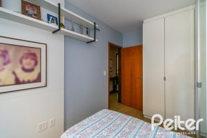 Casa em Condomínio à venda com 194m², 3 dormitórios, 1 suíte, 3 vagas, no bairro Tristeza em Porto Alegre