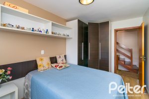 Casa em Condomínio à venda com 194m², 3 dormitórios, 1 suíte, 3 vagas, no bairro Tristeza em Porto Alegre