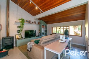 Casa em Condomínio à venda com 194m², 3 dormitórios, 1 suíte, 3 vagas, no bairro Tristeza em Porto Alegre