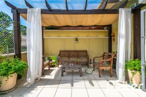 Casa em Condomínio à venda com 194m², 3 dormitórios, 1 suíte, 3 vagas, no bairro Tristeza em Porto Alegre