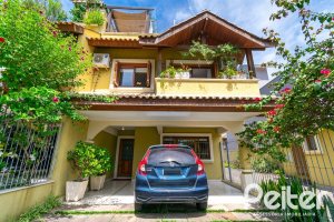 Casa em Condomínio à venda com 194m², 3 dormitórios, 1 suíte, 3 vagas, no bairro Tristeza em Porto Alegre