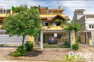 Casa em Condomínio à venda com 194m², 3 dormitórios, 1 suíte, 3 vagas, no bairro Tristeza em Porto Alegre