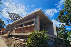 Casa à venda com 397m², 3 dormitórios, 1 suíte, 8 vagas, no bairro Vila Assunção em Porto Alegre