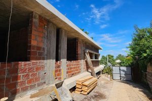Casa à venda com 397m², 3 dormitórios, 1 suíte, 8 vagas, no bairro Vila Assunção em Porto Alegre