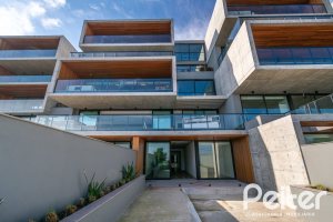 Apartamento Garden à venda com 248m², 2 dormitórios, 2 suítes, 4 vagas, no bairro Cristal em Porto Alegre