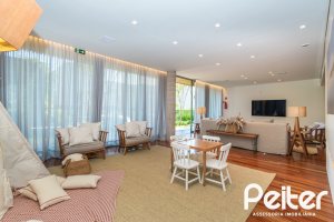 Apartamento Garden à venda com 248m², 2 dormitórios, 2 suítes, 4 vagas, no bairro Cristal em Porto Alegre