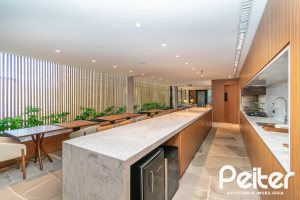 Apartamento Garden à venda com 248m², 2 dormitórios, 2 suítes, 4 vagas, no bairro Cristal em Porto Alegre