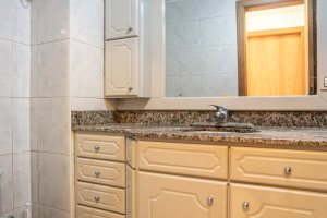 Apartamento à venda com 109m², 3 dormitórios, 1 suíte, 2 vagas, no bairro Tristeza em PORTO ALEGRE