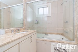 Casa em Condomínio à venda com 229m², 4 dormitórios, 1 suíte, 4 vagas, no bairro Terra Ville em PORTO ALEGRE