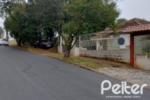 Terreno à venda com 616m², 2 dormitórios, 3 vagas, no bairro Camaquã em Porto Alegre