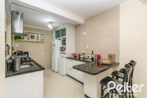 Casa em Condomínio à venda com 133m², 3 dormitórios, 1 suíte, 2 vagas, no bairro Tristeza em Porto Alegre