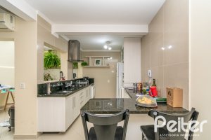 Casa em Condomínio à venda com 133m², 3 dormitórios, 1 suíte, 2 vagas, no bairro Tristeza em Porto Alegre