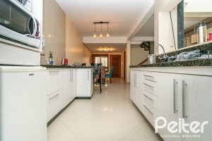 Casa em Condomínio à venda com 133m², 3 dormitórios, 1 suíte, 2 vagas, no bairro Tristeza em Porto Alegre