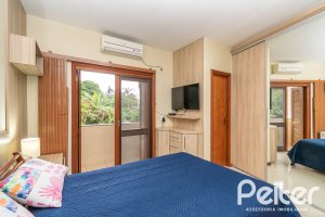 Casa em Condomínio à venda com 133m², 3 dormitórios, 1 suíte, 2 vagas, no bairro Tristeza em Porto Alegre