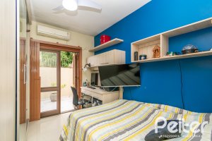 Casa em Condomínio à venda com 133m², 3 dormitórios, 1 suíte, 2 vagas, no bairro Tristeza em Porto Alegre