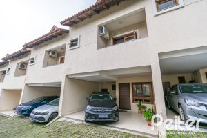 Casa em Condomínio à venda com 133m², 3 dormitórios, 1 suíte, 2 vagas, no bairro Tristeza em Porto Alegre