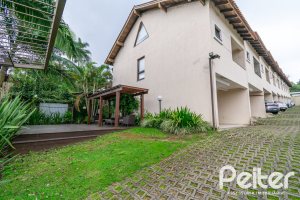 Casa em Condomínio à venda com 133m², 3 dormitórios, 1 suíte, 2 vagas, no bairro Tristeza em Porto Alegre