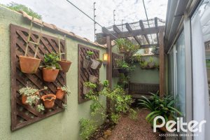 Casa em Condomínio à venda com 181m², 3 dormitórios, 1 suíte, 2 vagas, no bairro Ipanema em Porto Alegre
