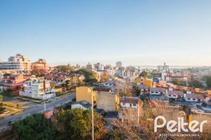 Apartamento à venda com 65m², 2 dormitórios, 1 suíte, 2 vagas, no bairro Tristeza em PORTO ALEGRE