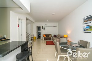 Casa em Condomínio à venda com 250m², 3 dormitórios, 3 suítes, 3 vagas, no bairro Cristal em Porto Alegre