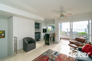 Casa em Condomínio à venda com 250m², 3 dormitórios, 3 suítes, 3 vagas, no bairro Cristal em Porto Alegre