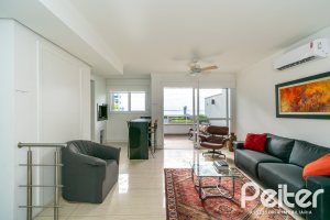 Casa em Condomínio à venda com 250m², 3 dormitórios, 3 suítes, 3 vagas, no bairro Cristal em Porto Alegre